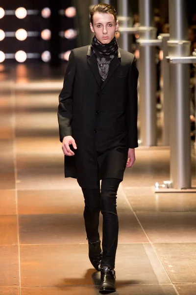 Look 24